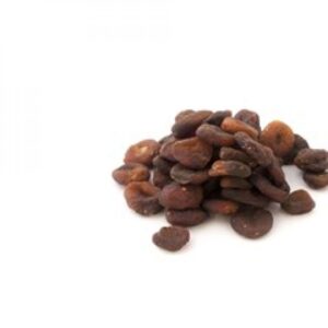 Tas d’abricots secs sur fond blanc. Source naturelle d’énergie, produit sans conservateurs ajouté | commercialisé par la boutique Tipi à Theux
