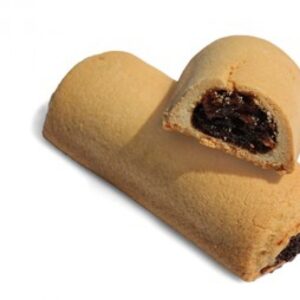Deux biscuits fourrés à la framboise de Marma, l’un coupé en deux pour révéler sa garniture fruitée. Une collation moelleuse sans colorants, adaptée à une pause goûter responsable | commercialisé par la boutique Tipi à Theux