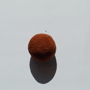 Boule chocolat noir intense Maori. Saveur puissante de cacao pur, plaisir responsable | commercialisé par la boutique Tipi à Theux