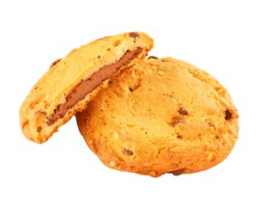 Deux cookies dorés bio Marma aux pépites de chocolat, l’un ouvert révélant une garniture fondante. Biscuit durable, sans huile de palme | commercialisé par la boutique Tipi à Theux