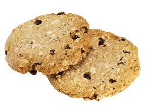 Deux cookies végans aux pépites de chocolat bio Marma sur fond blanc. Recette sans huile de palme, collation durable et écologique | commercialisé par la boutique Tipi à Theux