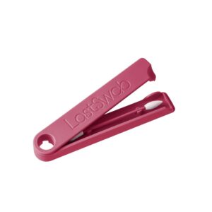 Coton-tige réutilisable rose de la marque Kami Store, avec étui assorti. Conçu pour remplacer des milliers de cotons-tiges jetables, lavable et idéal pour une routine beauté zéro déchet | commercialisé par la boutique Tipi à Theux