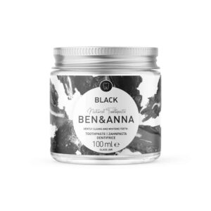 
  Un pot de dentifrice naturel Ben & Anna, saveur
  "Black", contenant 100 ml. L'emballage est en verre avec un design
  noir et blanc.
  