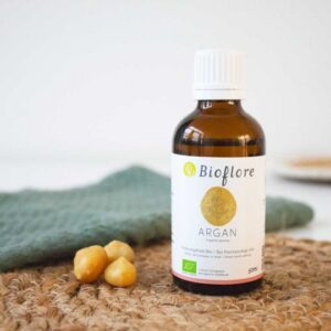 Huile argan Bioflore flacon sur osier avec noix argan, riche vitamine E extraite à froid soins peau cheveux | commercialisé par la boutique Tipi à Theux
