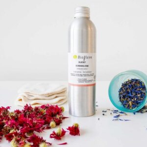Hydrolat bleuet bio Bioflore bouteille aluminium avec fleurs séchées, apaisant yeux, produit local distillé naturellement | commercialisé par la boutique Tipi à Theux
