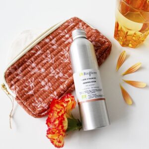 Hydrolat fleur oranger Bioflore bouteille près pochette tissu, rafraîchissant doux soins visage bébés | commercialisé par la boutique Tipi à Theux