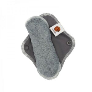 Serviette hygiénique lavable taille 2 de La Renarde. Écologique, absorbante et réutilisable avec bouton-pression pour maintien | commercialisé par la boutique Tipi à Theux