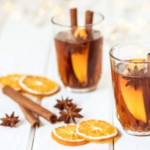 Verres de vin chaud inspirés, infusés de thé noir et épices. Thé festif et fruité bio, parfait en hiver | commercialisé par la boutique Tipi à Theux